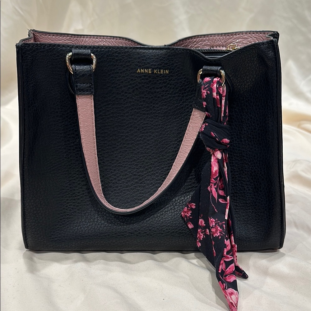 Anne Klein Black and Pink Women's crossbody leather purse Beautiful EUC